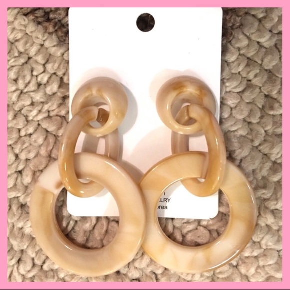 “THREE’S COMPANY” TAN ACRYLIC STUD EARRINGS-DROP - Picture 2 of 4